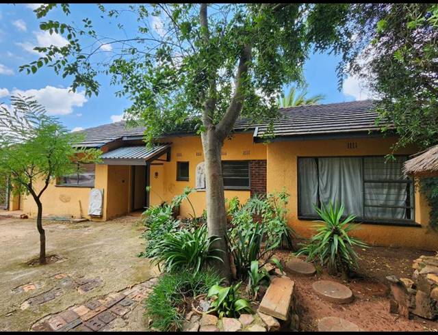 3 BEDROOM HOUSE FOR SALE IN GREENHILLS